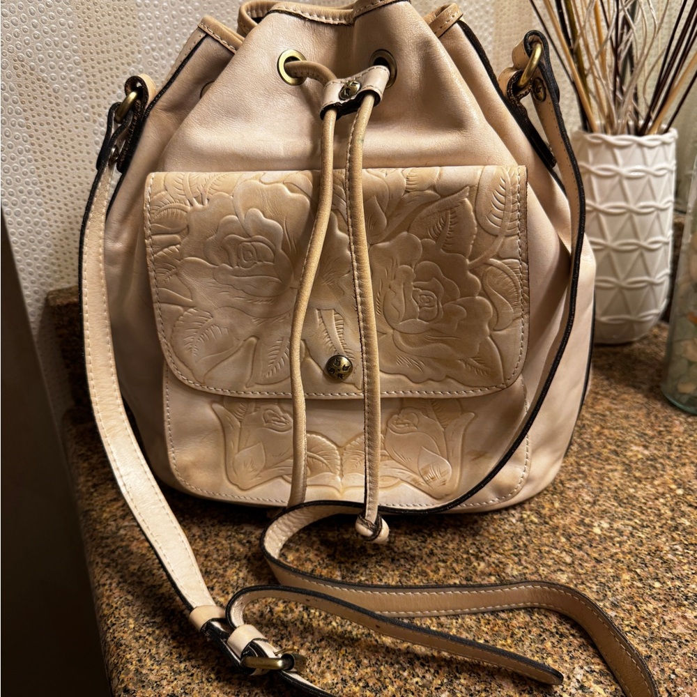 Patricia Nash Rose Tooled Sabina Elegant Cream‎ Leather Drawstring Bag